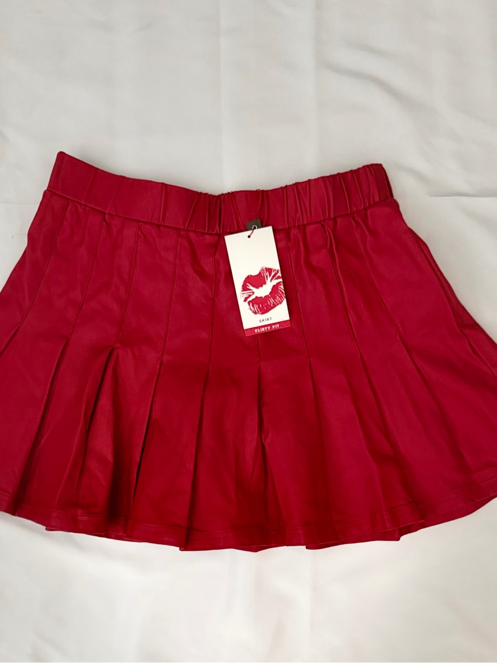 Red Pleated Mini Skirt with Lip Print Tag - Picture 2 of 6